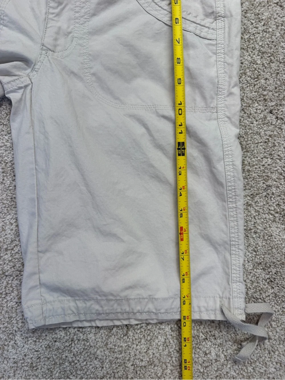 Carhartt Shorts Women’s Cream Cargo Bermuda Chino Shorts Size 6 Outdoor Hike